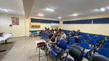 Designers Loan Bastos e Jamile Freitas ministram oficina de noções de design e uso do aplicativo Canva